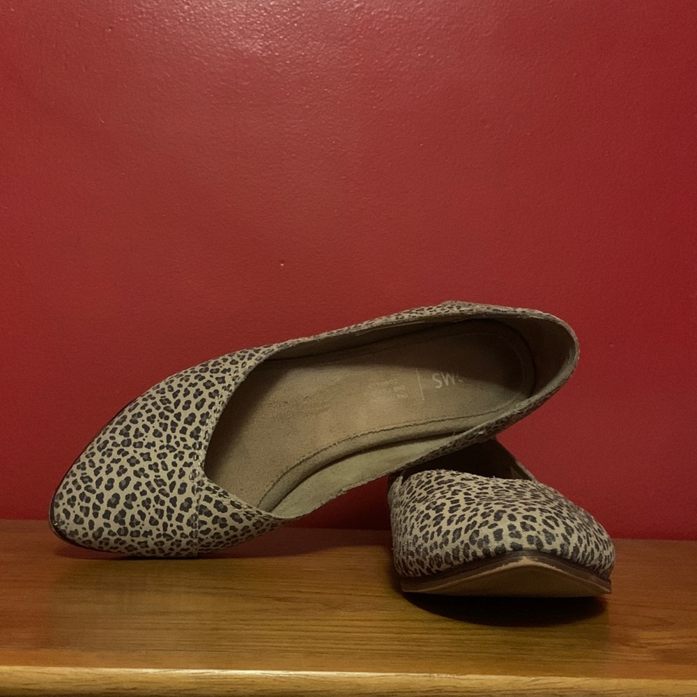 TOMS Women's Cheetah Print Jutti Flats - Picture 5 of 5